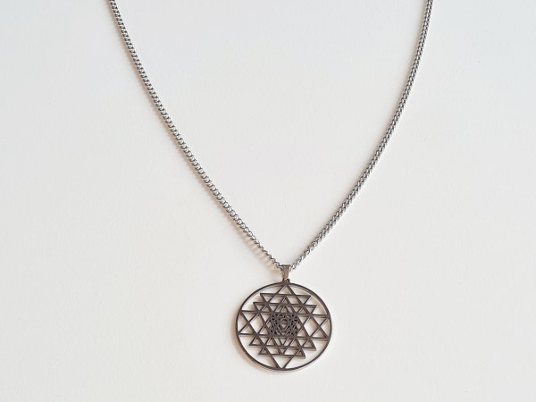 collier sri yantra doré acier inoxydable